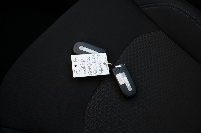 Photo 14 de l'offre de JEEP COMPASS LONGITUDE TURBO 130 BOITE 6V CAMÃRA GPS LINK USB RÃGULATEUR BLUETOOTH FULL LEDS à 23800€ chez Bougel transactions
