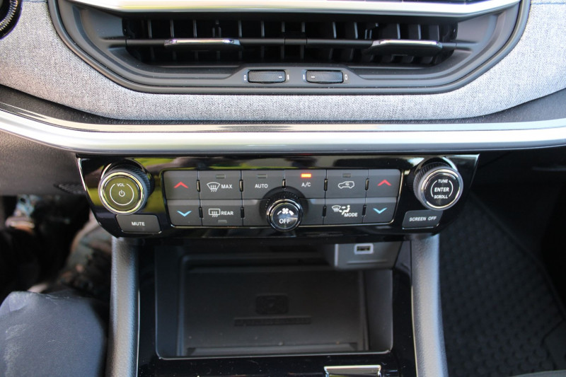 Photo 13 de l'offre de JEEP COMPASS LONGITUDE TURBO 130 BOITE 6V CAMÃRA GPS LINK USB RÃGULATEUR BLUETOOTH FULL LEDS à 23800€ chez Bougel transactions