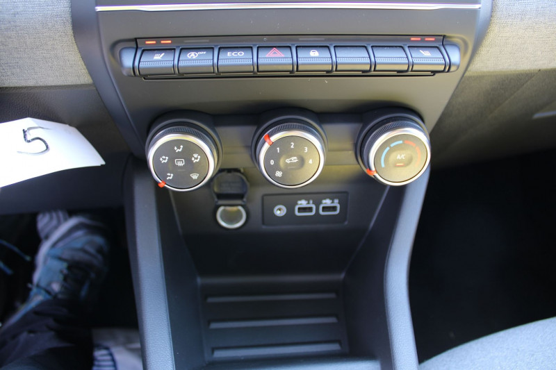 Photo 13 de l'offre de RENAULT CLIO VI TCE 90 CV EVOLUTION GPS CARPLAY CAMÃRA FULL LED RE I-COKPIT BLUETOOTH RÃGULATEUR à 18500€ chez Bougel transactions