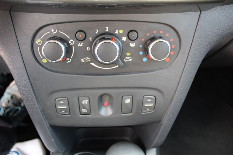 Photo 11 de l'offre de DACIA SANDERO II STEPWAY DCI 90 GPS MÃDIA USB LEDS ABS RÃGULATEUR BLUETOOTH RADARS  CLIMAT à 9990€ chez Bougel transactions