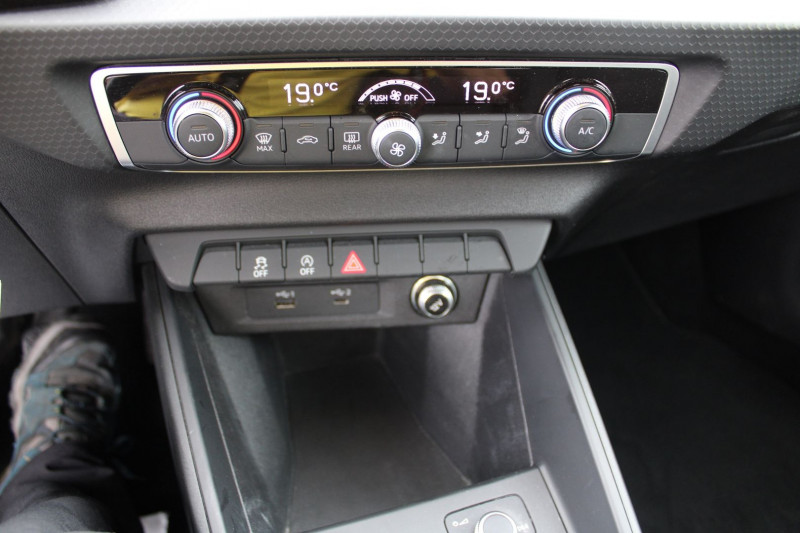 Photo 14 de l'offre de AUDI A1 SPORTBACK TFSI PACK S-LINE 116 CV GPS CARPLAY FULL LED AUDIO USB JA 17 I-COKPIT RÃGULATEUR à 20900€ chez Bougel transactions