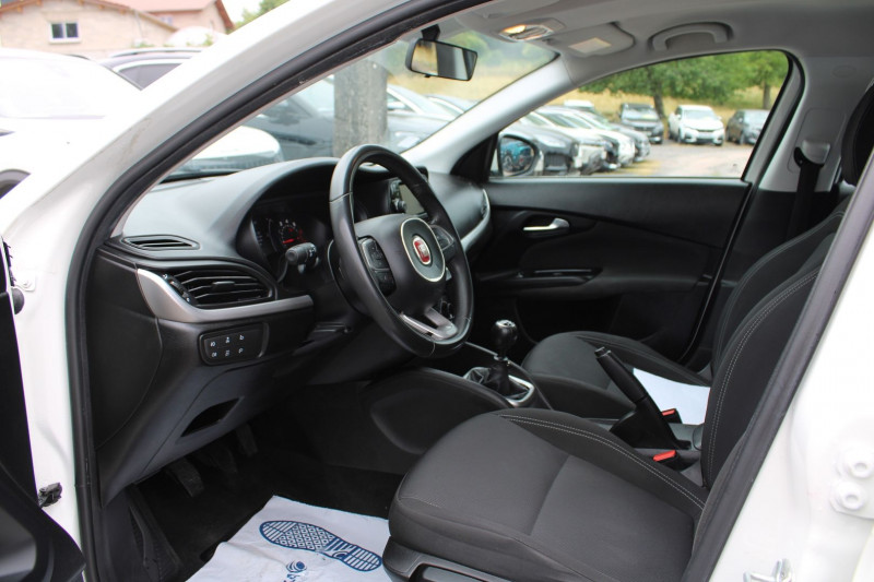 Photo 7 de l'offre de FIAT TIPO SW 1L4 ESSENCE 95 CV POP GPS CLIM AUDIO U-CONNECT RE USB RADAR BLUETOOTH RÃGULATEUR à 5900€ chez Bougel transactions