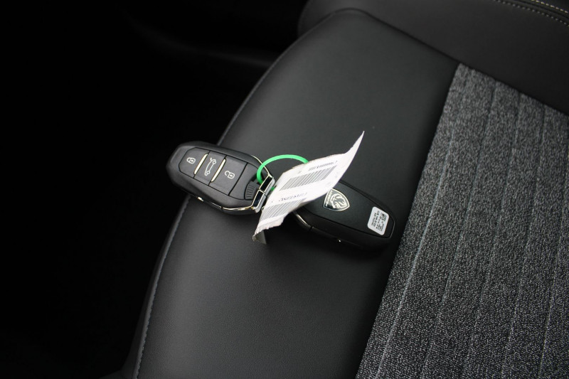 Photo 16 de l'offre de PEUGEOT 3008 PHASE 5 ALLURE 145 CV HYBRIDE GPS 3D CAMÃRA USB JA 19 FULL LED I-COKPIT BOITE AUTO DCS-6 à 33500€ chez Bougel transactions