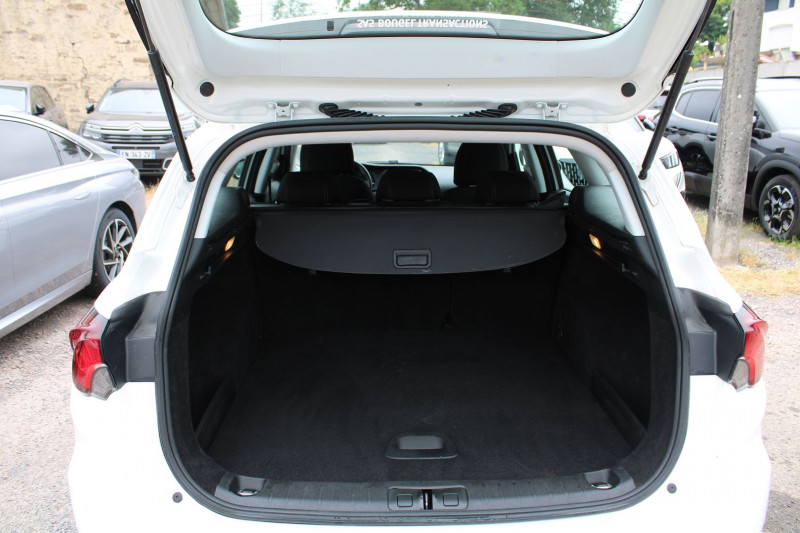 Photo 6 de l'offre de FIAT TIPO SW 1L4 ESSENCE 95 CV POP GPS CLIM AUDIO U-CONNECT RE USB RADAR BLUETOOTH RÃGULATEUR à 5900€ chez Bougel transactions