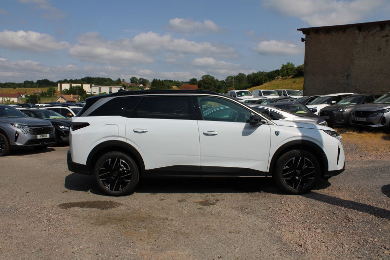 Photo 5 de l'offre de PEUGEOT 5008 PHASE 5 GT BICOLOR HYBRID 145 CV 7 PLACES EAT8 BOITE AUTO CUIR CAMÃRA 360  JANTES 19 à 37900€ chez Bougel transactions