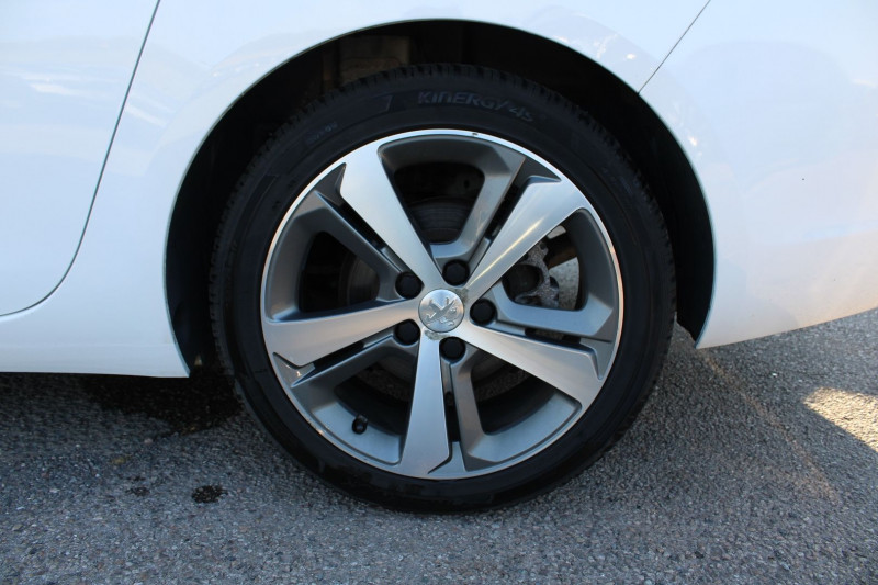 Photo 7 de l'offre de PEUGEOT 308 III SW ACTIVE 110 CV ESSENCE CLIM GPS 3D AUDIO MP3 USB JA 17 RADAR BLUETOOTH RÃGULATEUR à 10990€ chez Bougel transactions