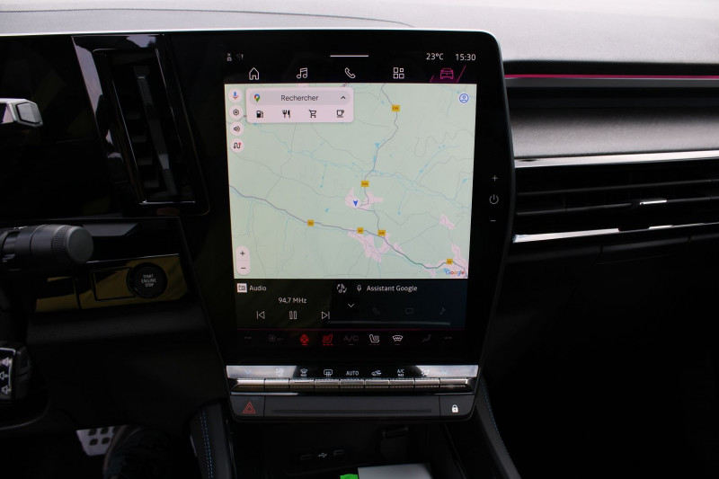 Photo 15 de l'offre de RENAULT RAFALE ESPRIT ALPINE HYBRID 200 CV "4 CONTROL" GPS 3D CAMÃRA TOIT PANO JA 20 BOITE AUTO à 45900€ chez Bougel transactions