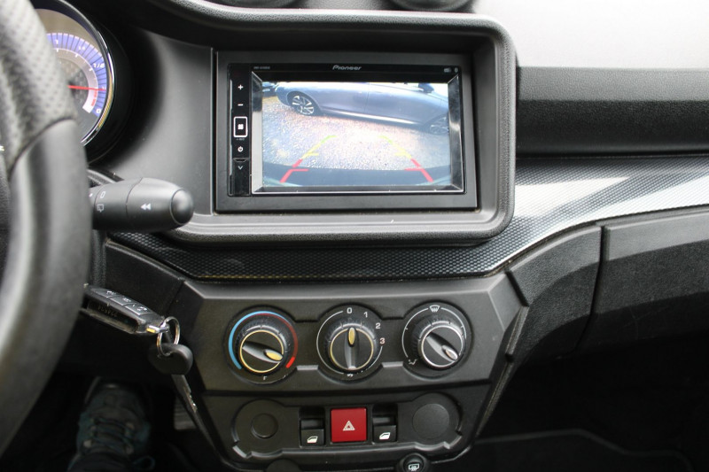 Photo 10 de l'offre de AIXAM 9S GTI SPORT CAMÃRA INTERIEUR CUIR AUDIO MP3 JA 16 USB BLUETOOTH MAT BI-TON BECQUET à 10500€ chez Bougel transactions