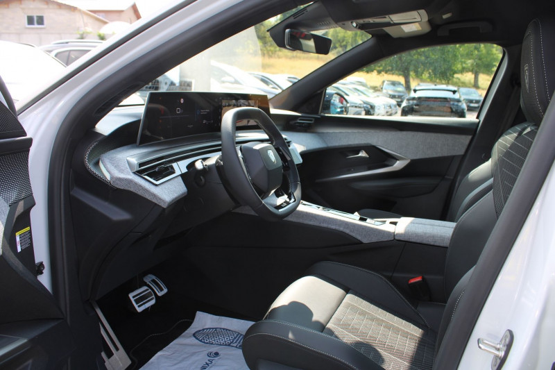 Photo 9 de l'offre de PEUGEOT 5008 PHASE 5 GT BICOLOR HYBRID 145 CV 7 PLACES EAT8 BOITE AUTO CUIR CAMÃRA 360  JANTES 19 à 37900€ chez Bougel transactions