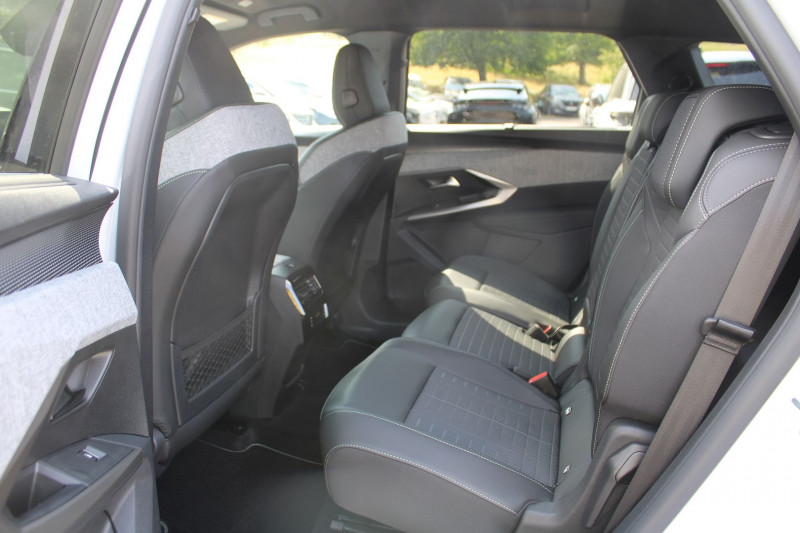 Photo 10 de l'offre de PEUGEOT 5008 PHASE 5 GT BICOLOR HYBRID 145 CV 7 PLACES EAT8 BOITE AUTO CUIR CAMÃRA 360  JANTES 19 à 37900€ chez Bougel transactions