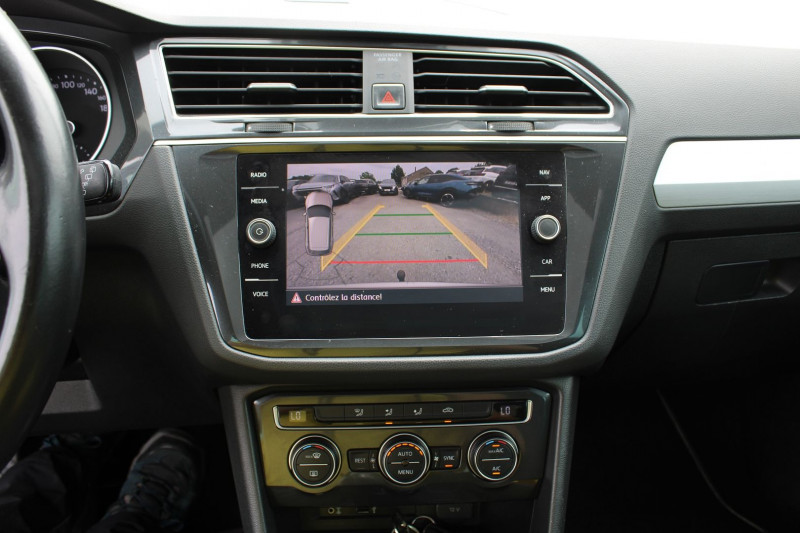 Photo 15 de l'offre de VOLKSWAGEN TIGUAN 4 SPORT 2L TDI 150 GPS MÃDIA USB CAMÃRA RÃGULATEUR BLUETOOTH TOIT PANO  BOITE 6V à 18990€ chez Bougel transactions