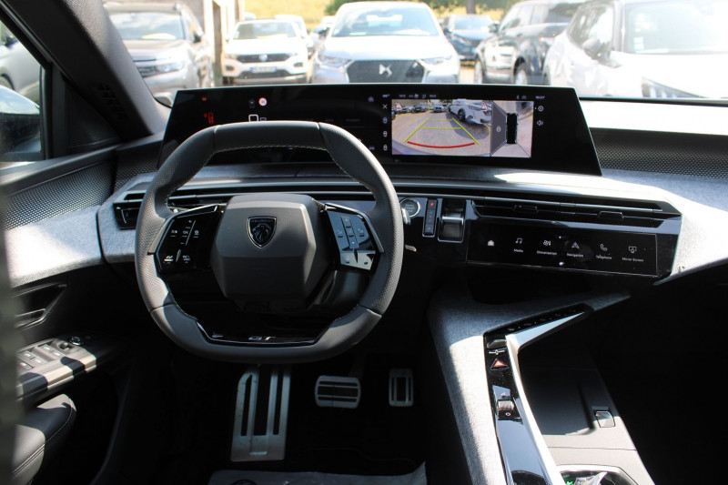 Photo 12 de l'offre de PEUGEOT 5008 PHASE 5 GT BICOLOR HYBRID 145 CV 7 PLACES EAT8 BOITE AUTO CUIR CAMÃRA 360  JANTES 19 à 37900€ chez Bougel transactions