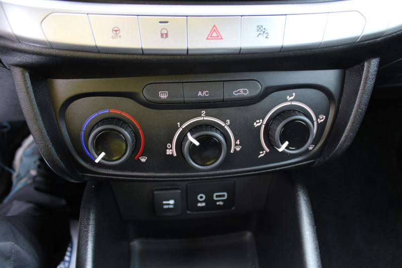 Photo 12 de l'offre de FIAT TIPO SW 1L4 ESSENCE 95 CV POP GPS CLIM AUDIO U-CONNECT RE USB RADAR BLUETOOTH RÃGULATEUR à 5900€ chez Bougel transactions