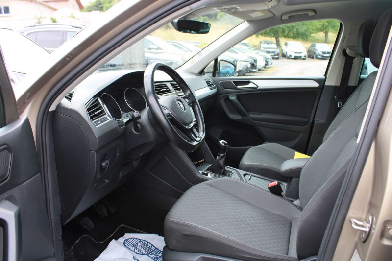 Photo 8 de l'offre de VOLKSWAGEN TIGUAN 4 SPORT 2L TDI 150 GPS MÃDIA USB CAMÃRA RÃGULATEUR BLUETOOTH TOIT PANO  BOITE 6V à 18990€ chez Bougel transactions