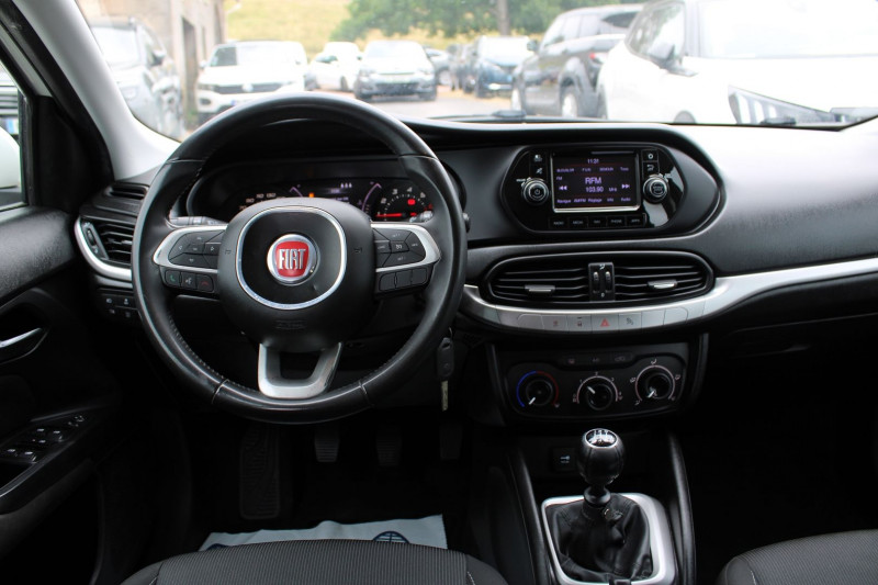 Photo 9 de l'offre de FIAT TIPO SW 1L4 ESSENCE 95 CV POP GPS CLIM AUDIO U-CONNECT RE USB RADAR BLUETOOTH RÃGULATEUR à 5900€ chez Bougel transactions