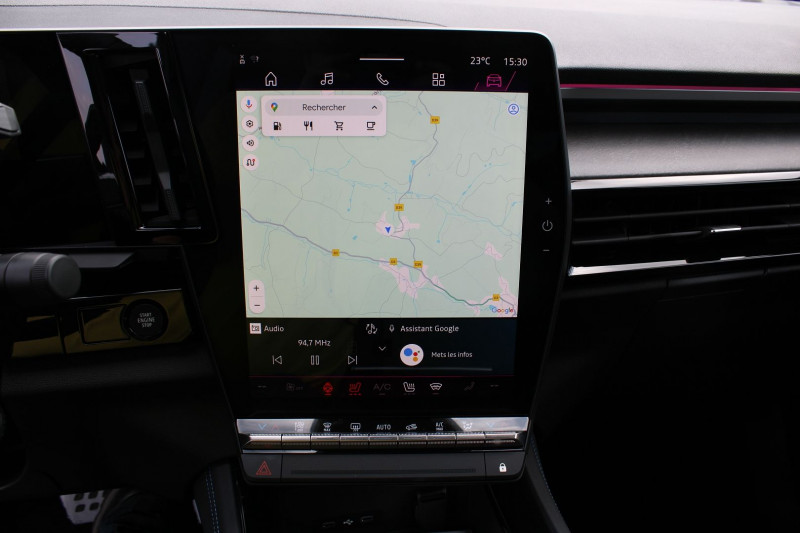 Photo 16 de l'offre de RENAULT RAFALE ESPRIT ALPINE HYBRID 200 CV "4 CONTROL" GPS 3D CAMÃRA TOIT PANO JA 20 BOITE AUTO à 45900€ chez Bougel transactions