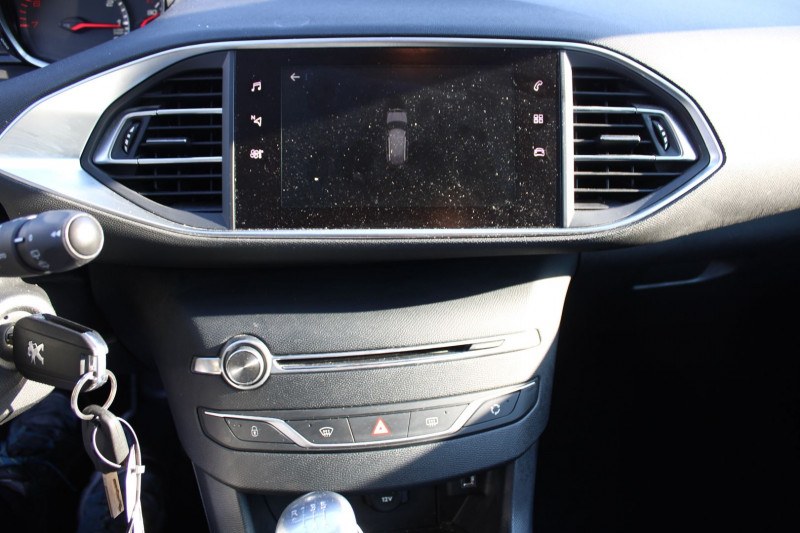 Photo 13 de l'offre de PEUGEOT 308 III SW ACTIVE 110 CV ESSENCE CLIM GPS 3D AUDIO MP3 USB JA 17 RADAR BLUETOOTH RÃGULATEUR à 10990€ chez Bougel transactions