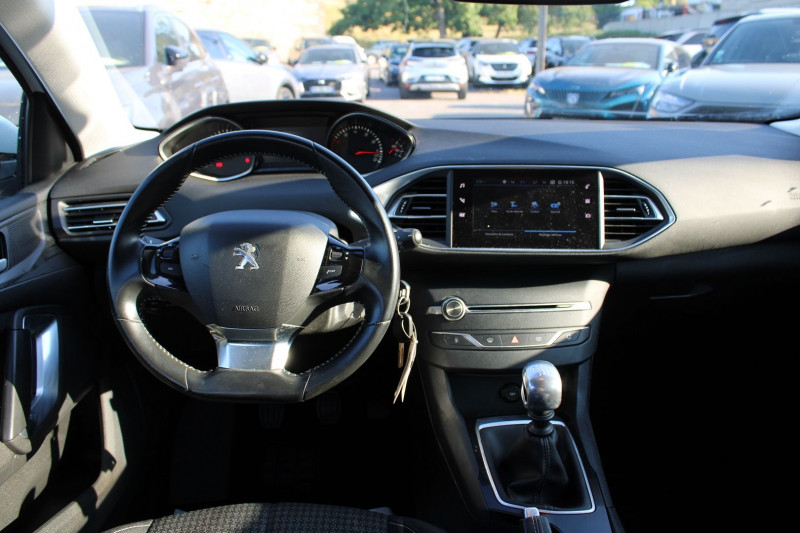 Photo 10 de l'offre de PEUGEOT 308 III SW ACTIVE 110 CV ESSENCE CLIM GPS 3D AUDIO MP3 USB JA 17 RADAR BLUETOOTH RÃGULATEUR à 10990€ chez Bougel transactions