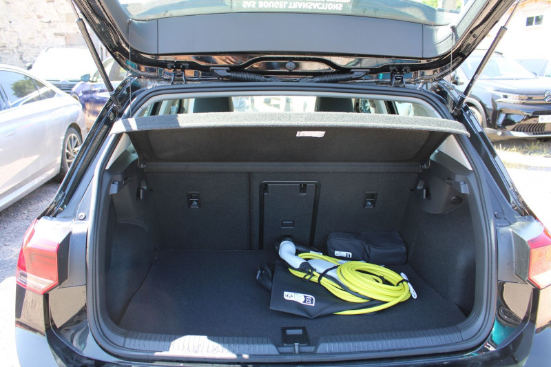 Photo 6 de l'offre de VOLKSWAGEN GOLF 8 HYBRID 1L4 STYLE 204 CV DSG BOITE AUTO GRAND GPS 3D CAMÃRA FULL LEDS  JANTES 16 à 31990€ chez Bougel transactions