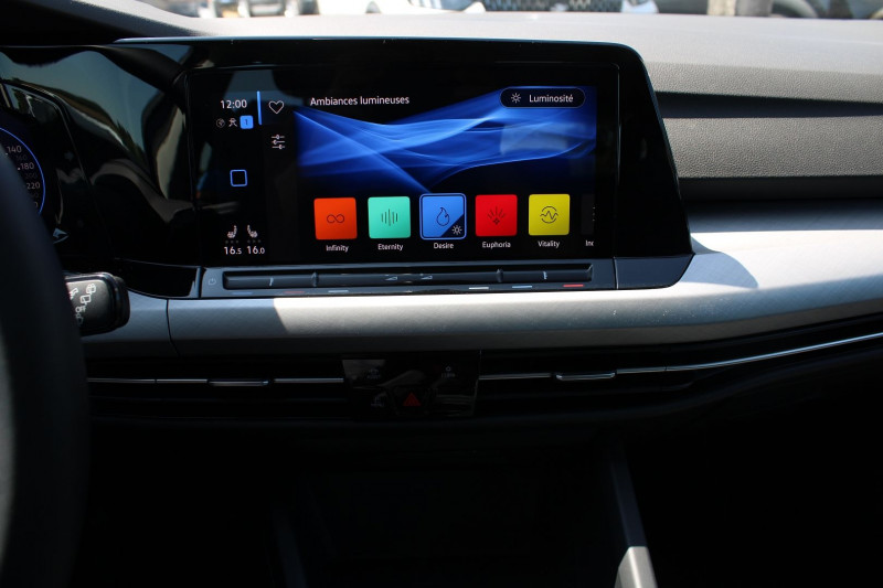 Photo 19 de l'offre de VOLKSWAGEN GOLF 8 LIFE 2L TDI 115 CV GPS 3D I-COKPIT USB JA 16 FULL LED PK HIVER BOITE AUTO DSG-7 à 26990€ chez Bougel transactions