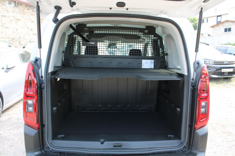 Photo 6 de l'offre de CITROEN BERLINGO 5 FEEL BLUEHDI DIESEL 100 CV BOITE 6V RÃGULATEUR BLUETOOTH CAMÃRA GPS LINK  LEDS à 25990€ chez Bougel transactions