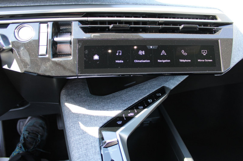 Photo 14 de l'offre de PEUGEOT 3008 PHASE 5 ALLURE 145 CV HYBRIDE GPS 3D CAMÃRA USB JA 19 FULL LED I-COKPIT BOITE AUTO DCS-6 à 33500€ chez Bougel transactions