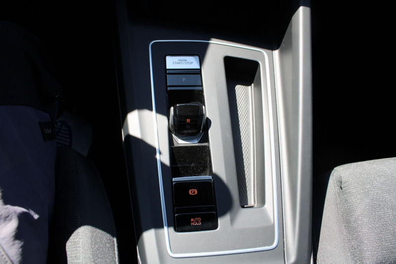Photo 20 de l'offre de VOLKSWAGEN GOLF 8 LIFE 2L TDI 115 CV GPS 3D I-COKPIT USB JA 16 FULL LED PK HIVER BOITE AUTO DSG-7 à 26990€ chez Bougel transactions