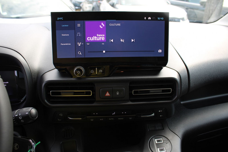 Photo 12 de l'offre de CITROEN BERLINGO 5 FEEL BLUEHDI DIESEL 100 CV BOITE 6V RÃGULATEUR BLUETOOTH CAMÃRA GPS LINK  LEDS à 25990€ chez Bougel transactions