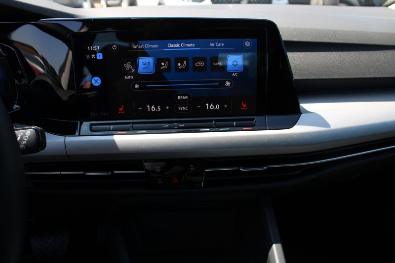 Photo 13 de l'offre de VOLKSWAGEN GOLF 8 LIFE 2L TDI 115 CV GPS 3D I-COKPIT USB JA 16 FULL LED PK HIVER BOITE AUTO DSG-7 à 26990€ chez Bougel transactions