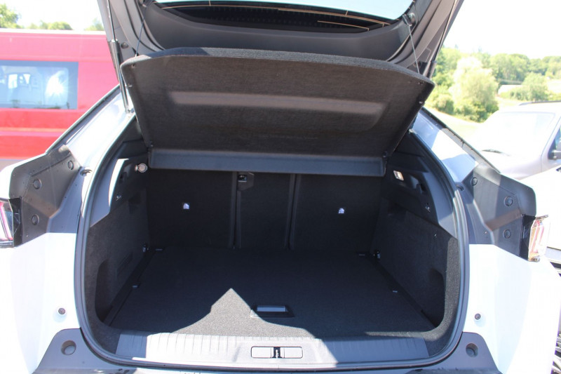 Photo 6 de l'offre de PEUGEOT 3008 PHASE 5 ALLURE 145 CV HYBRIDE GPS 3D CAMÃRA USB JA 19 FULL LED I-COKPIT BOITE AUTO DCS-6 à 33500€ chez Bougel transactions
