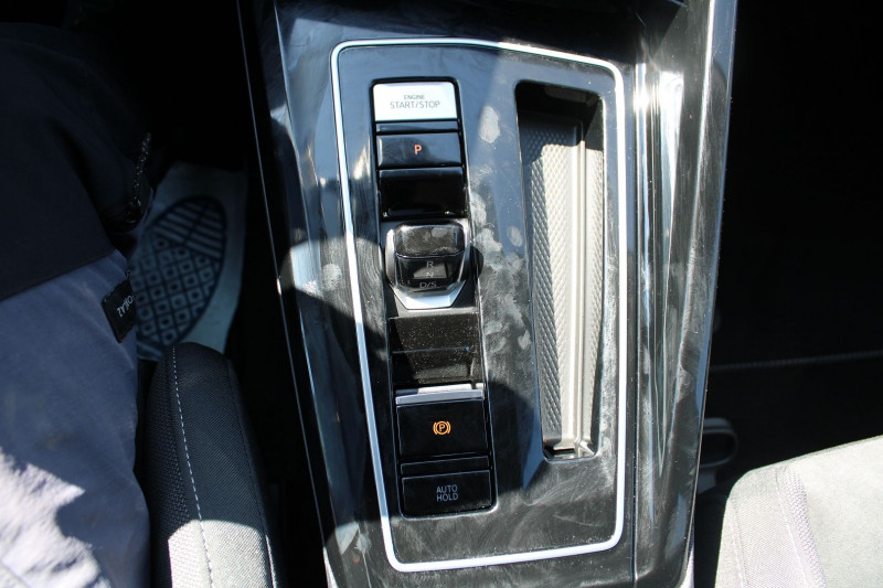 Photo 17 de l'offre de VOLKSWAGEN GOLF 8 HYBRID 1L4 STYLE 204 CV DSG BOITE AUTO GRAND GPS 3D CAMÃRA FULL LEDS  JANTES 16 à 31990€ chez Bougel transactions