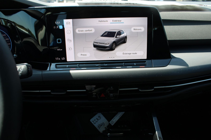Photo 15 de l'offre de VOLKSWAGEN GOLF 8 HYBRID 1L4 STYLE 204 CV DSG BOITE AUTO GRAND GPS 3D CAMÃRA FULL LEDS  JANTES 16 à 31990€ chez Bougel transactions