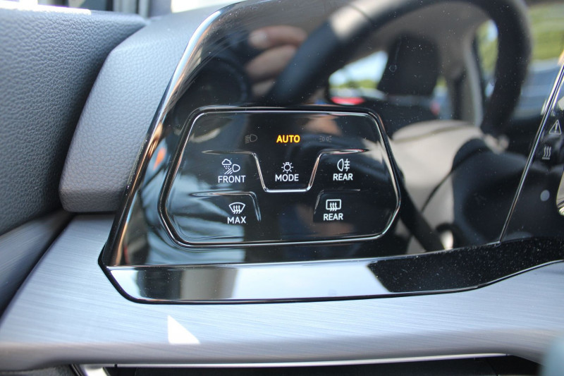 Photo 16 de l'offre de VOLKSWAGEN GOLF 8 HYBRID 1L4 STYLE 204 CV DSG BOITE AUTO GRAND GPS 3D CAMÃRA FULL LEDS  JANTES 16 à 31990€ chez Bougel transactions