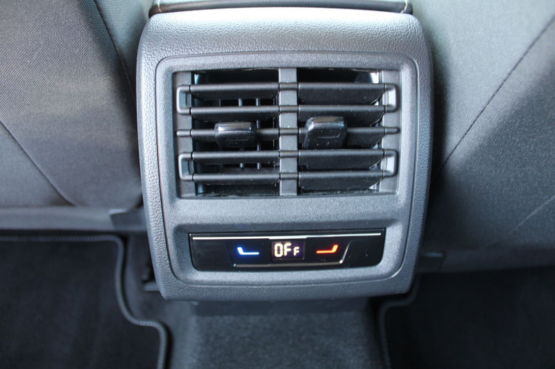 Photo 10 de l'offre de VOLKSWAGEN GOLF 8 LIFE 2L TDI 115 CV GPS 3D I-COKPIT USB JA 16 FULL LED PK HIVER BOITE AUTO DSG-7 à 26990€ chez Bougel transactions