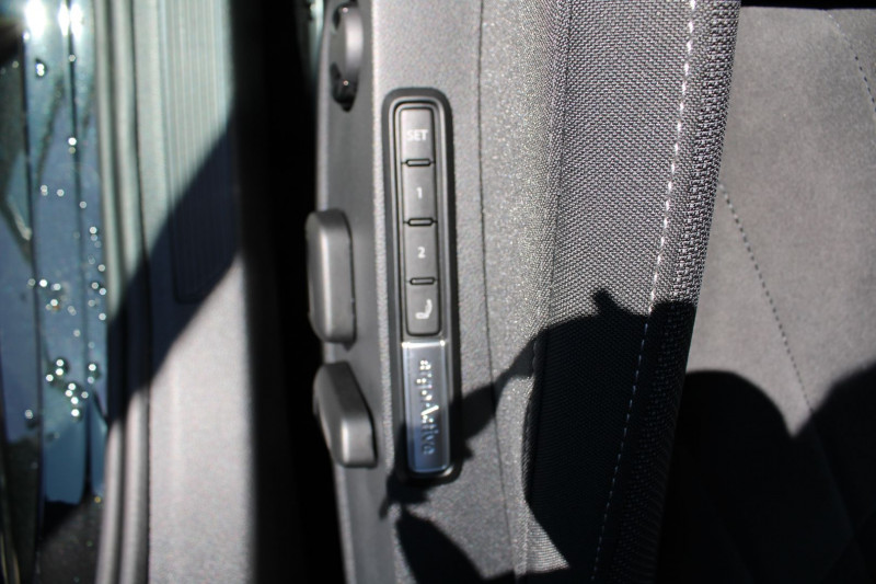 Photo 11 de l'offre de VOLKSWAGEN GOLF 8 HYBRID 1L4 STYLE 204 CV DSG BOITE AUTO GRAND GPS 3D CAMÃRA FULL LEDS  JANTES 16 à 31990€ chez Bougel transactions