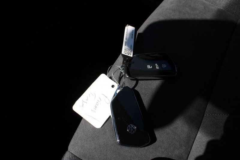Photo 20 de l'offre de VOLKSWAGEN GOLF 8 HYBRID 1L4 STYLE 204 CV DSG BOITE AUTO GRAND GPS 3D CAMÃRA FULL LEDS  JANTES 16 à 31990€ chez Bougel transactions