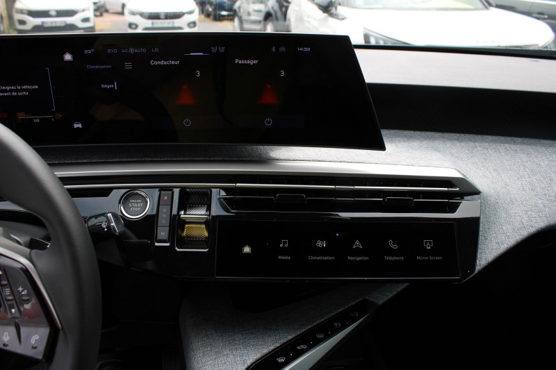 Photo 14 de l'offre de PEUGEOT 3008 PHASE 5 ALLURE 145 CV HYBRIDE GPS 3D CAMÃRA USB JA 19 FULL LED I-COKPIT BOITE AUTO DCS-6 à 33500€ chez Bougel transactions