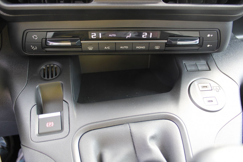 Photo 13 de l'offre de CITROEN BERLINGO 5 FEEL BLUEHDI DIESEL 100 CV BOITE 6V RÃGULATEUR BLUETOOTH CAMÃRA GPS LINK  LEDS à 25990€ chez Bougel transactions