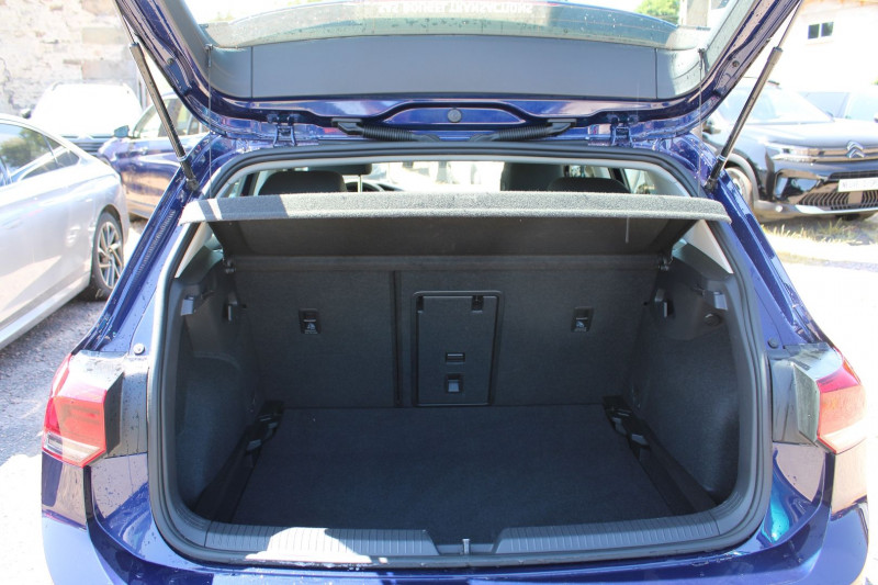 Photo 6 de l'offre de VOLKSWAGEN GOLF 8 LIFE 2L TDI 115 CV GPS 3D I-COKPIT USB JA 16 FULL LED PK HIVER BOITE AUTO DSG-7 à 26990€ chez Bougel transactions
