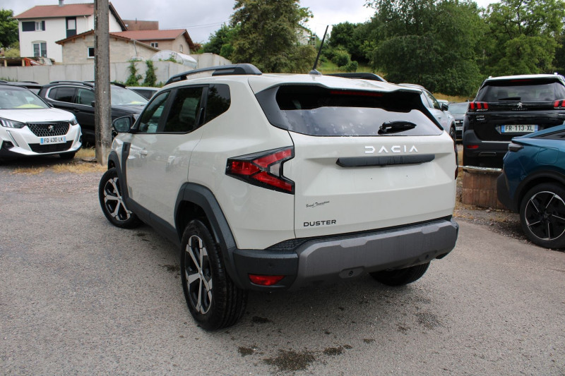 Photo 3 de l'offre de DACIA DUSTER VI TCE 130 CV JOURNEY MILD HYBRIDE GPS 3D CAMÃRA 360Â° JA 18 USB I-COKPIT FULL LED à 25800€ chez Bougel transactions