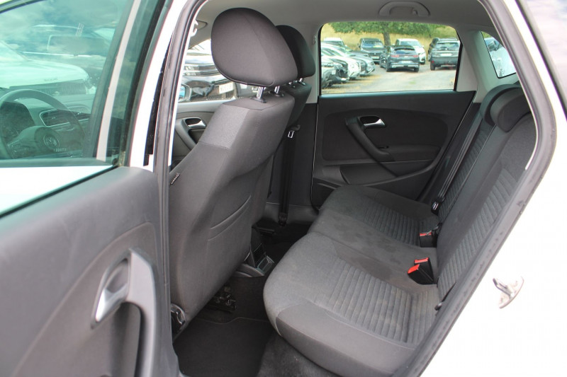 Photo 8 de l'offre de VOLKSWAGEN POLO CONFORTLINE 1L6 TDI 90 CV GPS 3D CLIM AUDIO MP3 JA 15 RADAR BLUETOOTH RÃGULATEUR à 10900€ chez Bougel transactions