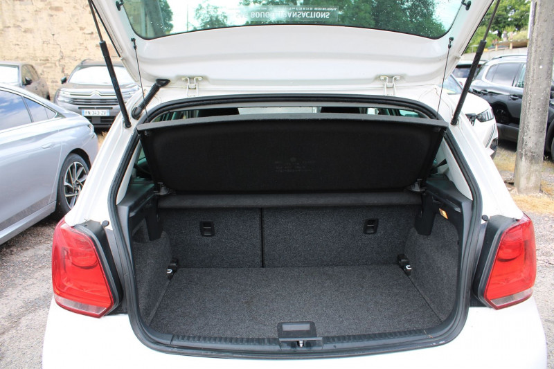 Photo 6 de l'offre de VOLKSWAGEN POLO CONFORTLINE 1L6 TDI 90 CV GPS 3D CLIM AUDIO MP3 JA 15 RADAR BLUETOOTH RÃGULATEUR à 10900€ chez Bougel transactions