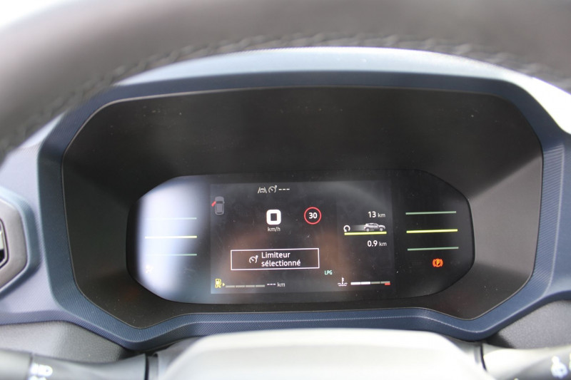 Photo 15 de l'offre de DACIA DUSTER VI EXPRESSION ECO-GPL TCE 100 CV GPS CARPLAY CAMÃRA FULL LED MP3 USB JA 17 I-COKPIT à 22500€ chez Bougel transactions