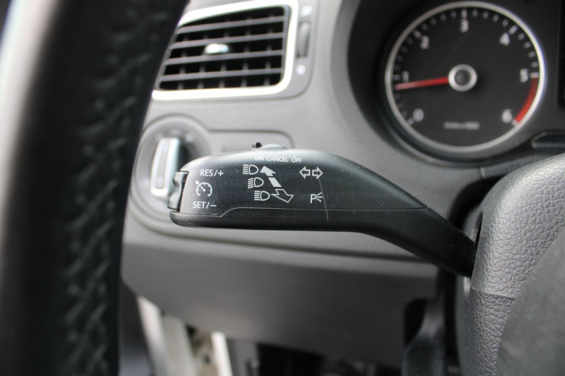 Photo 10 de l'offre de VOLKSWAGEN POLO CONFORTLINE 1L6 TDI 90 CV GPS 3D CLIM AUDIO MP3 JA 15 RADAR BLUETOOTH RÃGULATEUR à 10900€ chez Bougel transactions