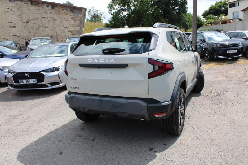 Photo 2 de l'offre de DACIA DUSTER VI EXPRESSION ECO-GPL TCE 100 CV GPS CARPLAY CAMÃRA FULL LED MP3 USB JA 17 I-COKPIT à 22500€ chez Bougel transactions