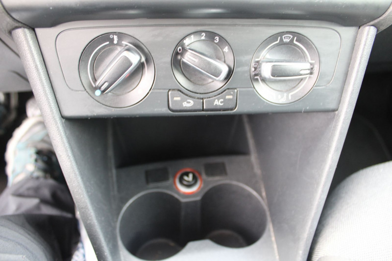 Photo 13 de l'offre de VOLKSWAGEN POLO CONFORTLINE 1L6 TDI 90 CV GPS 3D CLIM AUDIO MP3 JA 15 RADAR BLUETOOTH RÃGULATEUR à 10900€ chez Bougel transactions