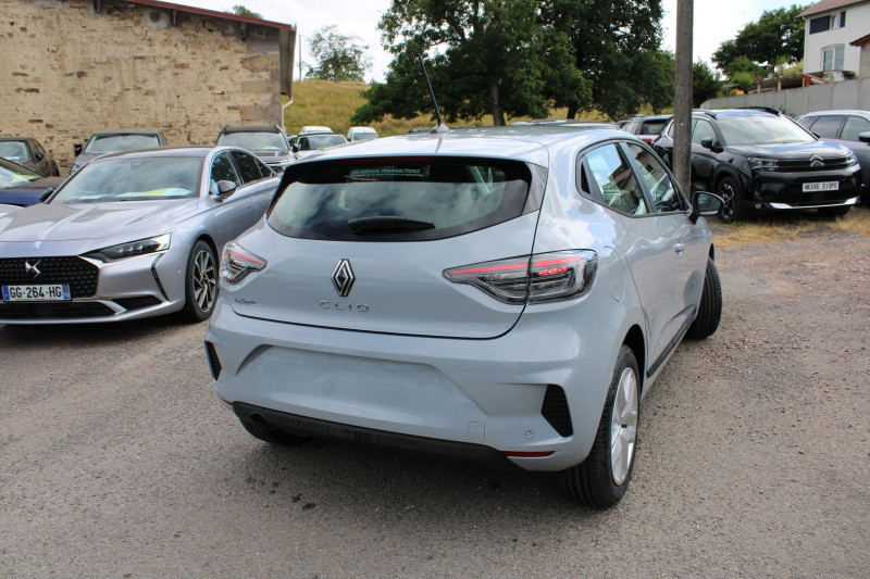 Photo 2 de l'offre de RENAULT CLIO VI EVOLUTION DIESEL BLUEDCI 100 CV BOITE 6V CAMÃRA USB GPS LINK MÃDIA FULL LEDS ABS à 20900€ chez Bougel transactions