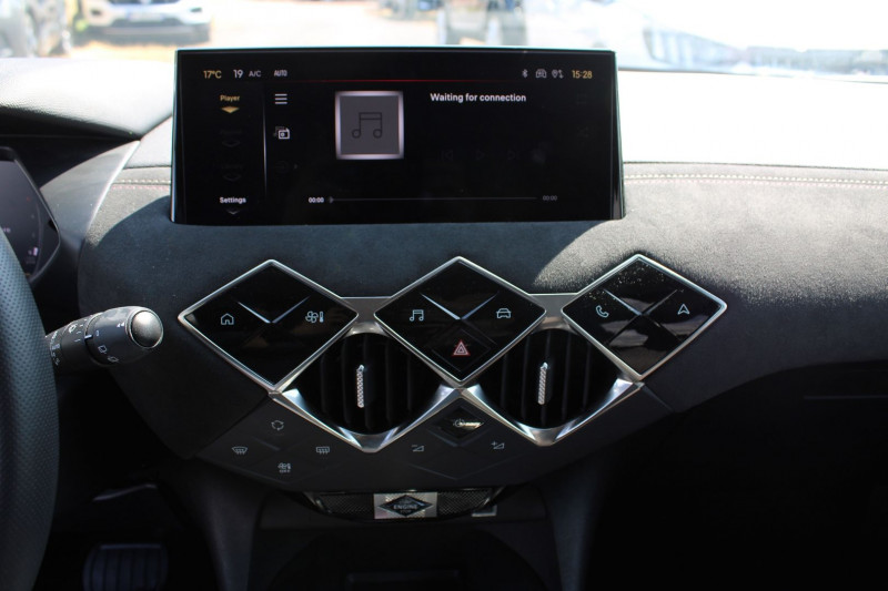 Photo 10 de l'offre de DS DS 3 CROSSBACK II EAT8 BOITE AUTO 1L5 BLUEHDI 130 CV PERFORMANCE LINE BLUETOOTH FULL LEDS ABS à 26500€ chez Bougel transactions