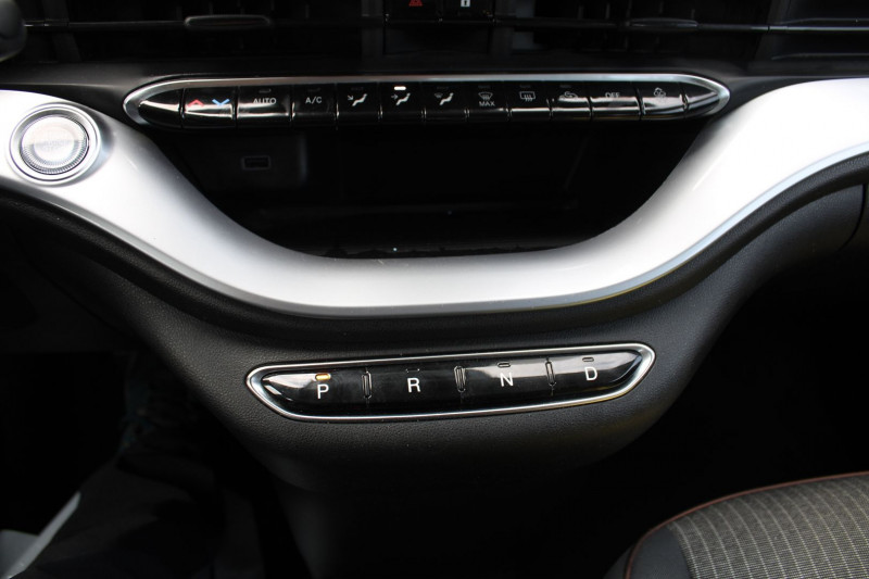 Photo 12 de l'offre de FIAT 500C 42 KWH ICONE ELECT CABRIOLET BOITE AUTO RADARS GRAND GPS USB LEDS RÃGULATEUR ABS à 16500€ chez Bougel transactions