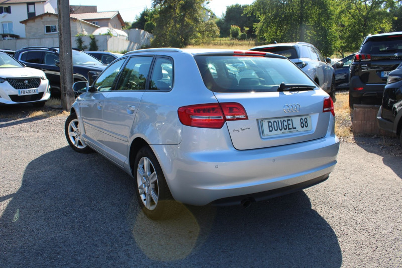 Photo 3 de l'offre de AUDI A3 SPORTBACK 1.6 TDI 105CH CLIM AUTO RADAR RADIO CD REGULATEUR à 10500€ chez Bougel transactions